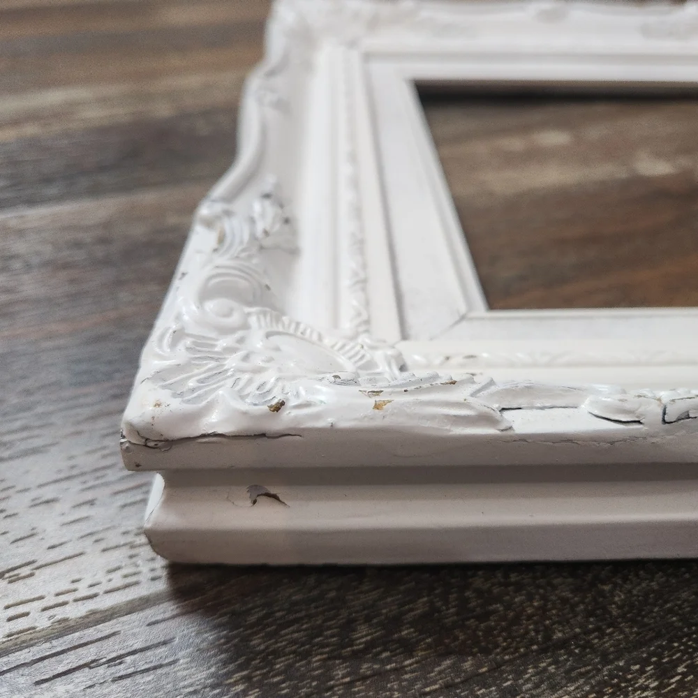 VINTAGE 8 X 10 WOOD SHABBY CHIC ORNATE FRAME MADE IN TAIWAN